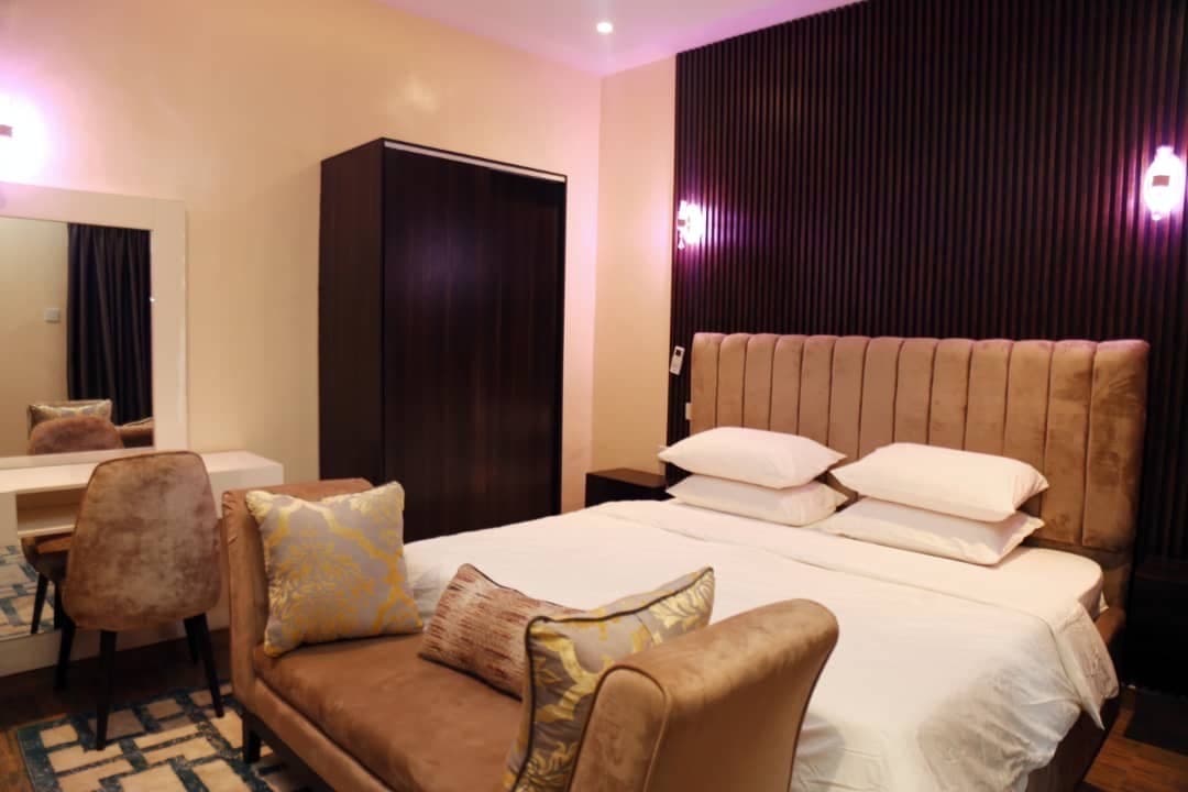 DELUXE 2 BEDROOM APARTMENT